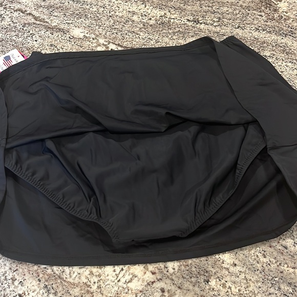 New T.H.E. Swim skirt - Picture 12 of 13